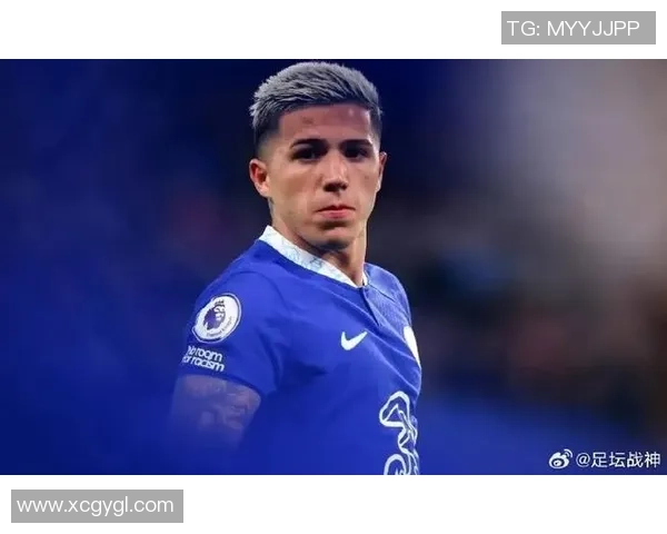 布鲁克足球球星引领新潮流 成为全球瞩目的足坛新星